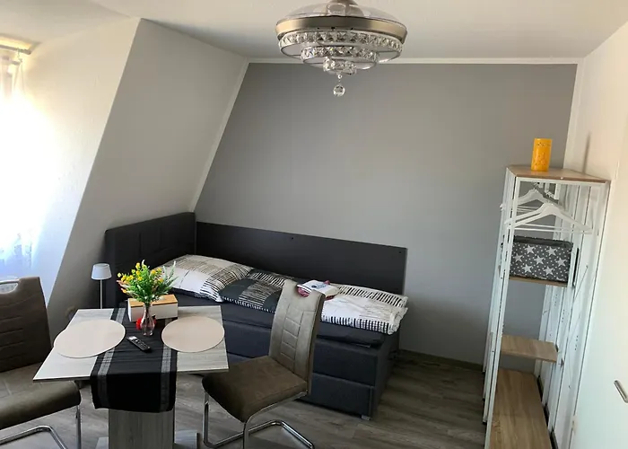 -Fewo Benz- Exklusive Ferienwohnung Im Stadtzentrum Von Wittenberge Modernes Ambiente, 3 Einzelzimmer Fuer Bis Zu 6 Gaeste - Voll Ausgestattet Mit Waipu-Tv Und High-Speed-Wlan Bettwaesche Und Handtuecher Inklusive!