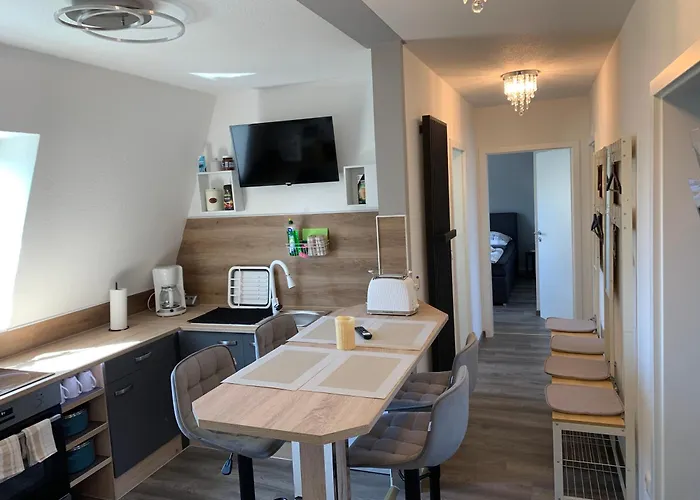 -Fewo Benz- Exklusive Ferienwohnung Im Stadtzentrum Von Wittenberge Modernes Ambiente, 3 Einzelzimmer Fuer Bis Zu 6 Gaeste - Voll Ausgestattet Mit Waipu-Tv Und High-Speed-Wlan Bettwaesche Und Handtuecher Inklusive!