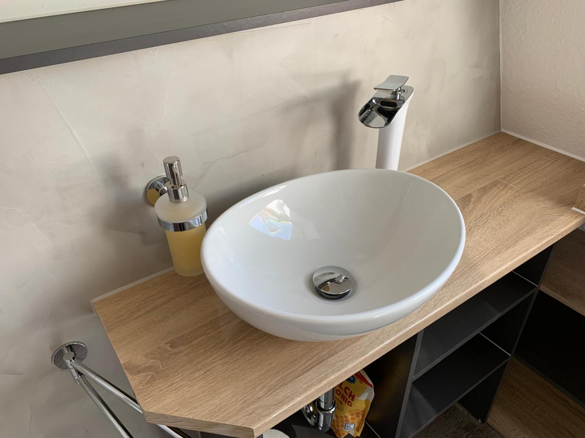 -fewo Benz- Exklusive Im Stadtzentrum Von Modernes Ambiente, 3 Einzelzimmer Fuer Bis Zu 6 Gaeste - Voll Ausgestattet Mit Waipu-tv Und High-speed-wlan Bettwaesche Und Handtuecher Inklusive!