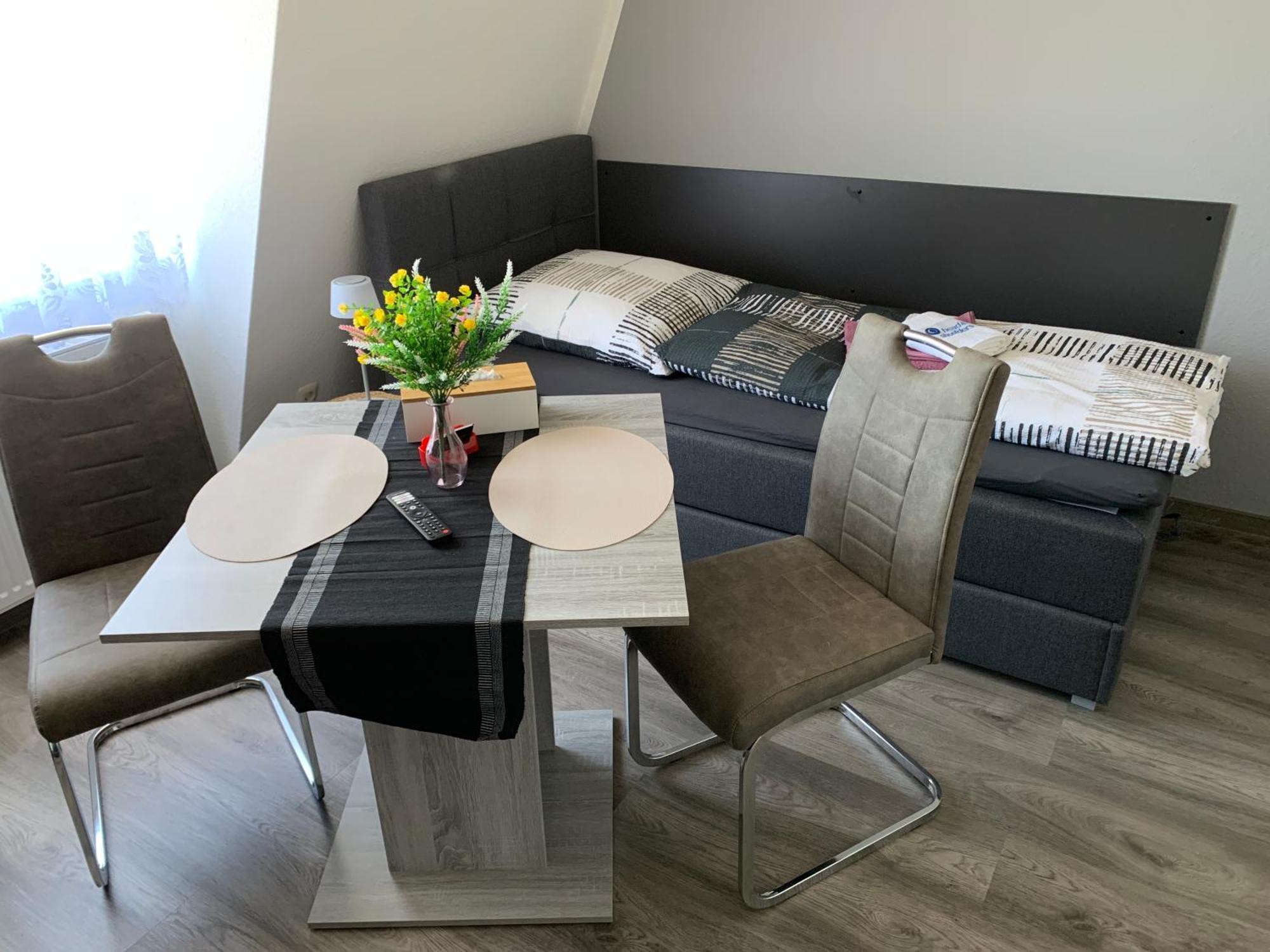 -fewo Benz- Exklusive Im Stadtzentrum Von Modernes Ambiente, 3 Einzelzimmer Fuer Bis Zu 6 Gaeste - Voll Ausgestattet Mit Waipu-tv Und High-speed-wlan Bettwaesche Und Handtuecher Inklusive! Apartment Wittenberge