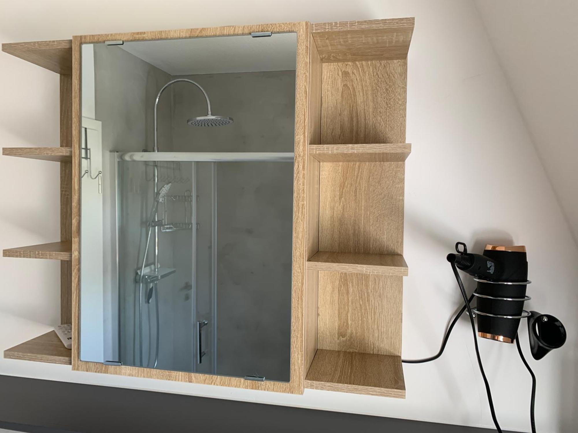 Apartment -fewo Benz- Exklusive Im Stadtzentrum Von Modernes Ambiente, 3 Einzelzimmer Fuer Bis Zu 6 Gaeste - Voll Ausgestattet Mit Waipu-tv Und High-speed-wlan Bettwaesche Und Handtuecher Inklusive!