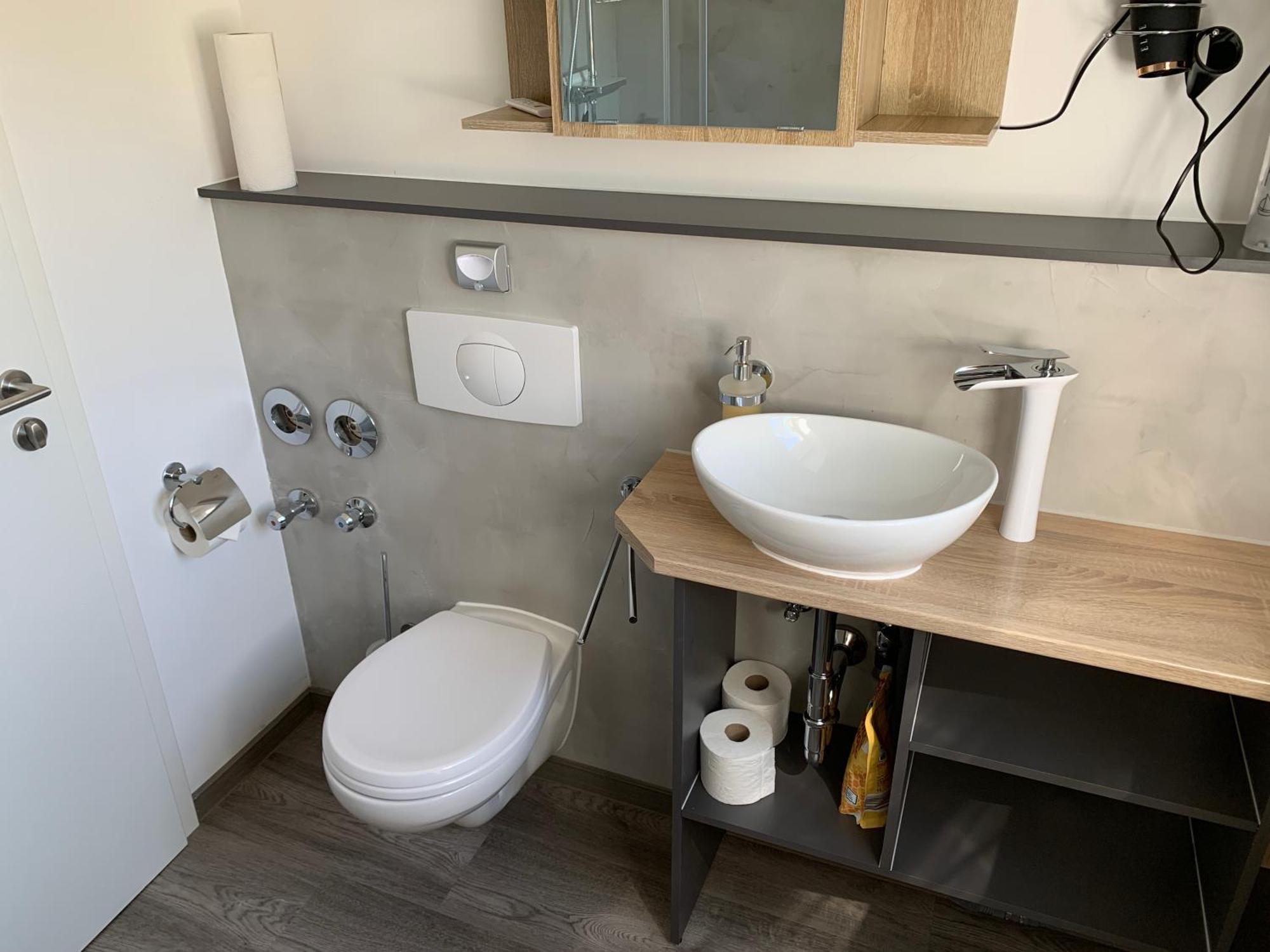 -fewo Benz- Exklusive Im Stadtzentrum Von Modernes Ambiente, 3 Einzelzimmer Fuer Bis Zu 6 Gaeste - Voll Ausgestattet Mit Waipu-tv Und High-speed-wlan Bettwaesche Und Handtuecher Inklusive! Apartment Wittenberge
