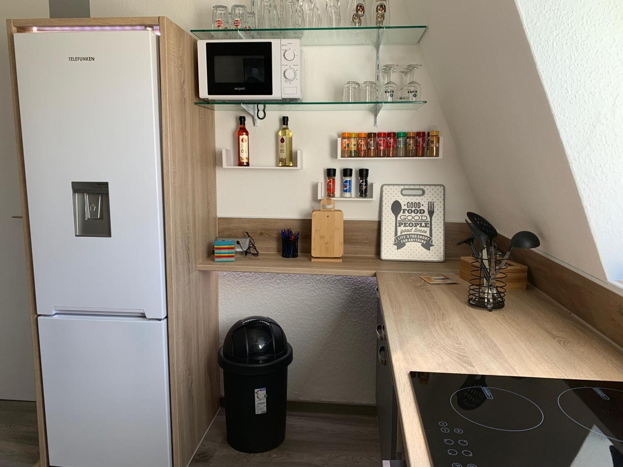 Apartment -fewo Benz- Exklusive Im Stadtzentrum Von Modernes Ambiente, 3 Einzelzimmer Fuer Bis Zu 6 Gaeste - Voll Ausgestattet Mit Waipu-tv Und High-speed-wlan Bettwaesche Und Handtuecher Inklusive! Wittenberge