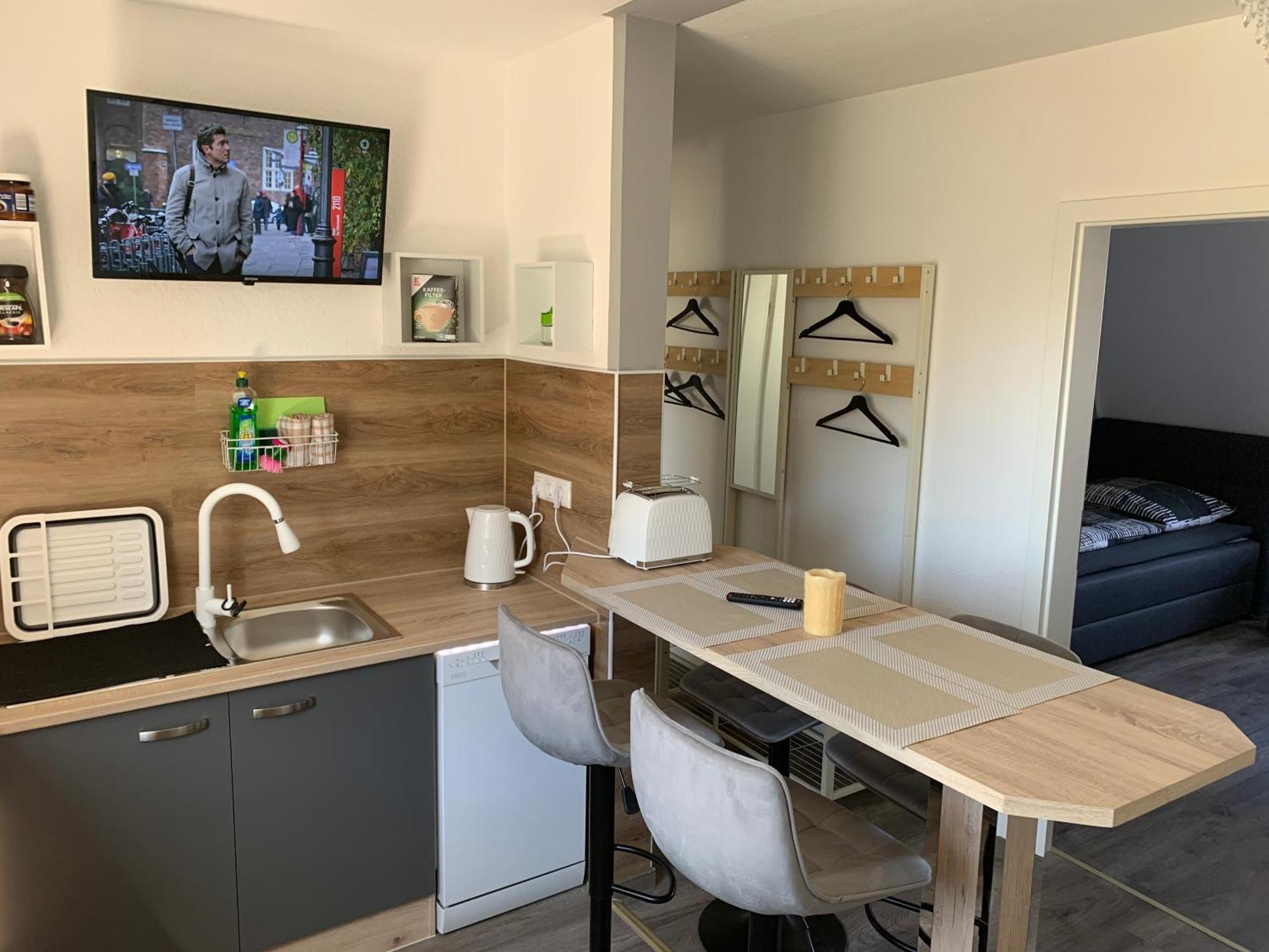 Apartment -fewo Benz- Exklusive Im Stadtzentrum Von Modernes Ambiente, 3 Einzelzimmer Fuer Bis Zu 6 Gaeste - Voll Ausgestattet Mit Waipu-tv Und High-speed-wlan Bettwaesche Und Handtuecher Inklusive!