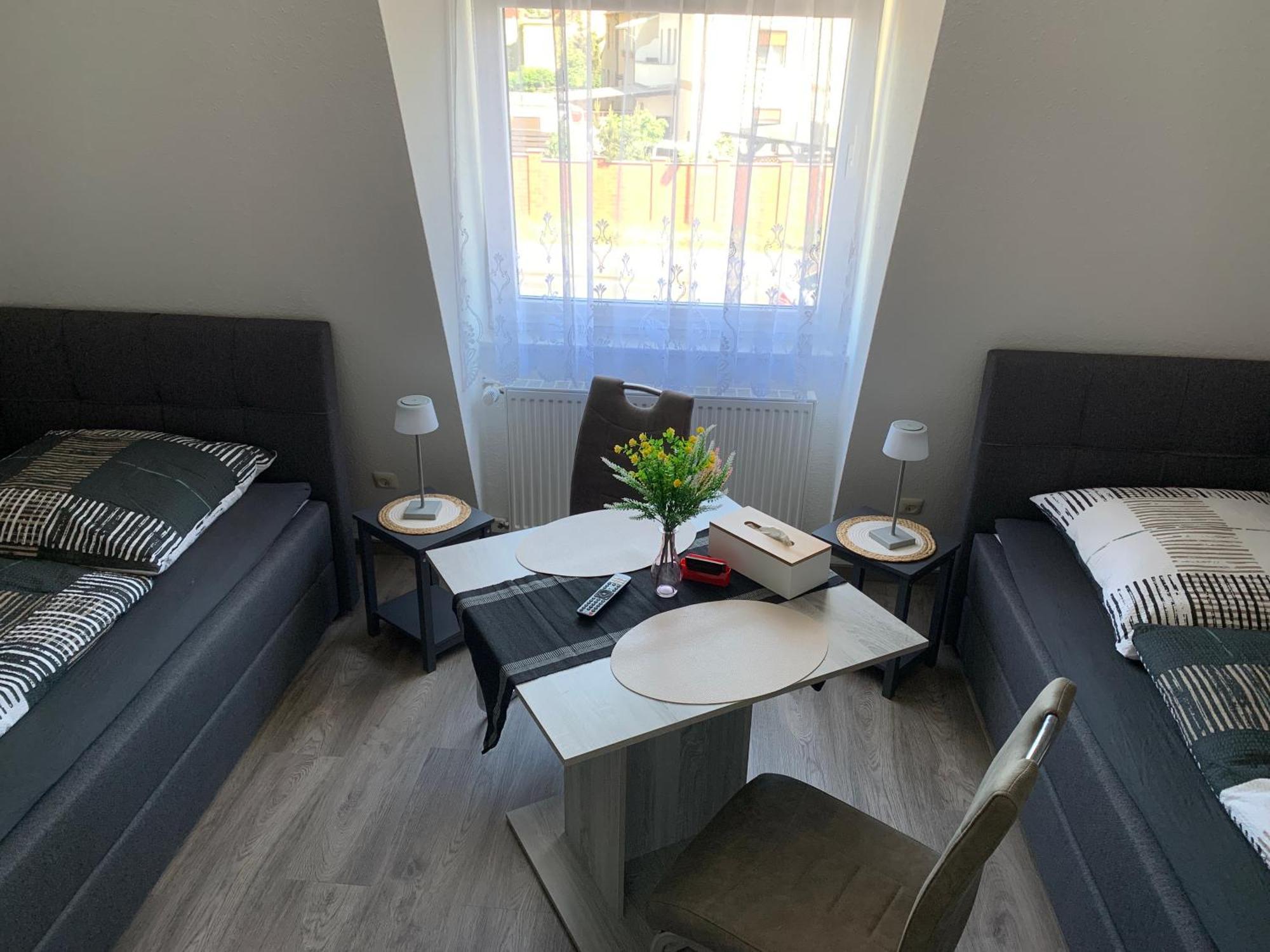 -fewo Benz- Exklusive Im Stadtzentrum Von Modernes Ambiente, 3 Einzelzimmer Fuer Bis Zu 6 Gaeste - Voll Ausgestattet Mit Waipu-tv Und High-speed-wlan Bettwaesche Und Handtuecher Inklusive! Apartment *