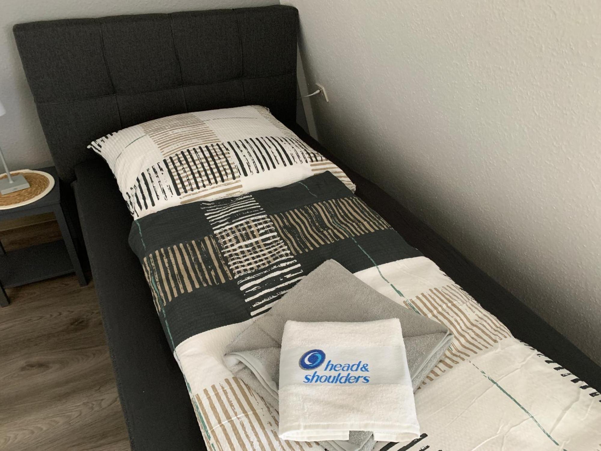 Apartment -fewo Benz- Exklusive Im Stadtzentrum Von Modernes Ambiente, 3 Einzelzimmer Fuer Bis Zu 6 Gaeste - Voll Ausgestattet Mit Waipu-tv Und High-speed-wlan Bettwaesche Und Handtuecher Inklusive! Wittenberge