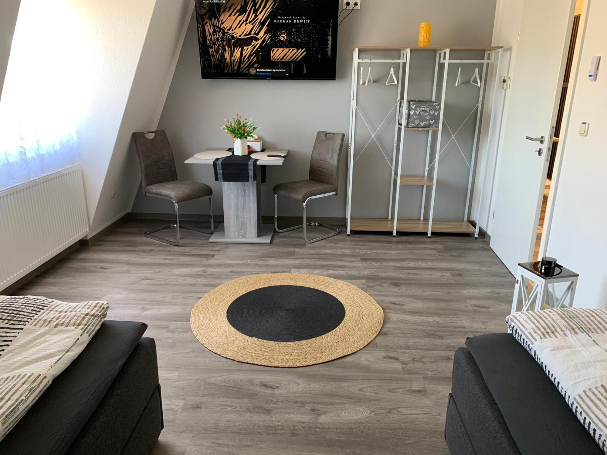 -fewo Benz- Exklusive Im Stadtzentrum Von Modernes Ambiente, 3 Einzelzimmer Fuer Bis Zu 6 Gaeste - Voll Ausgestattet Mit Waipu-tv Und High-speed-wlan Bettwaesche Und Handtuecher Inklusive! Wittenberge